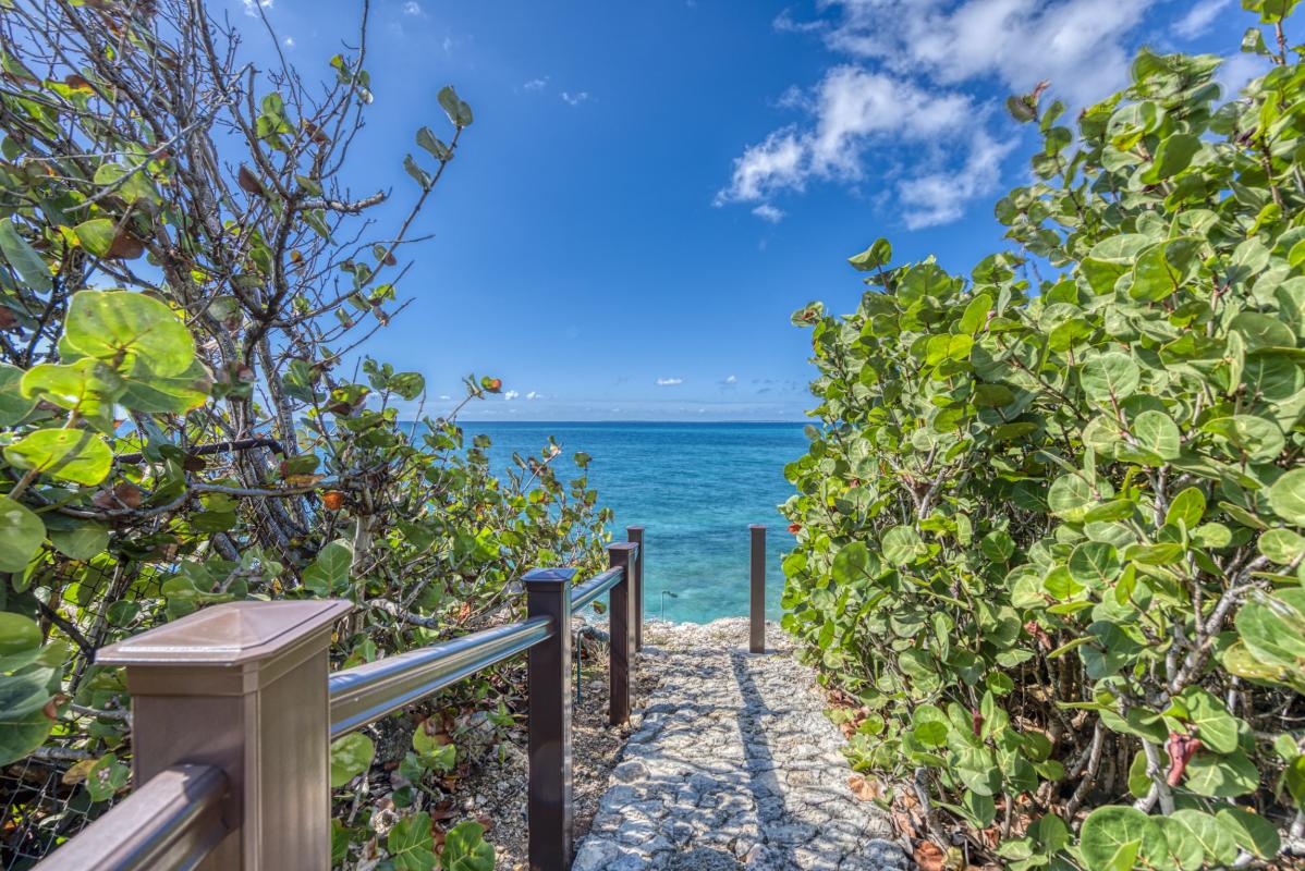 50 Location villa piscine vue mer Terres Basses Saint Martin_chemin mer